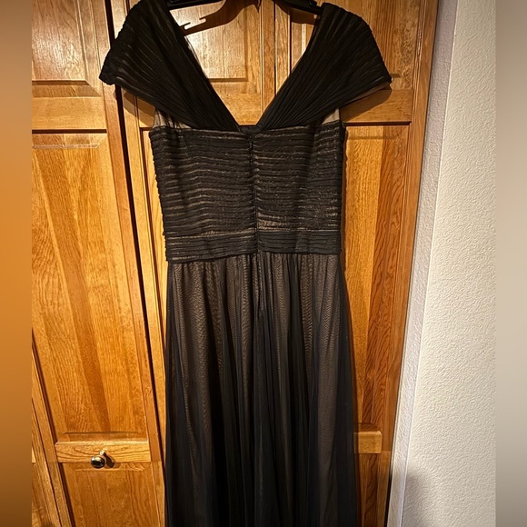 Tadashi Shoji Tulle Twist Black Gown - Picture 4 of 11